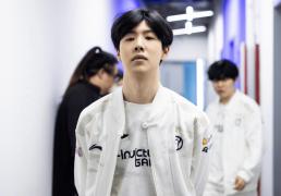 炫神因辱骂theshy，二路(lù)解(jiě)说权限被收回，还被粉丝投诉到全国扫黑办