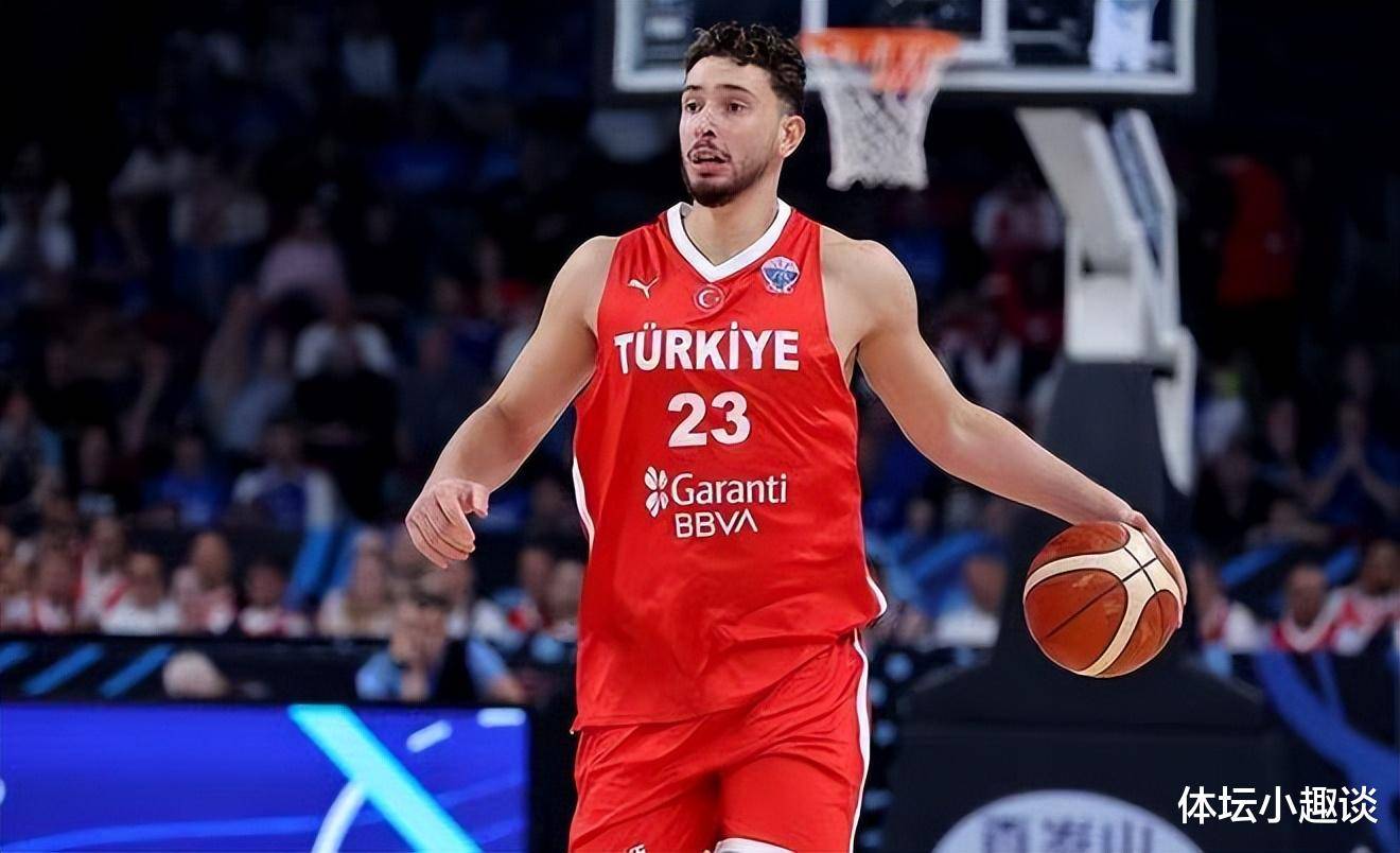 申京以49%票率领跑MVP,官方晒六项纪录数据,幕后英雄身份被认可