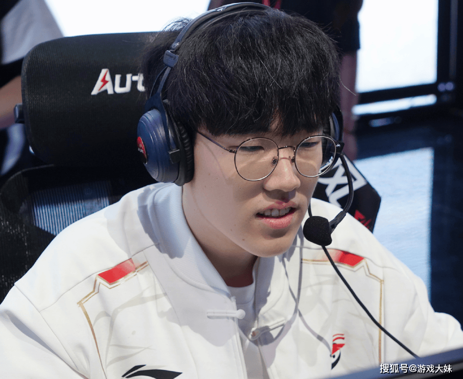 AL韩援辅助采访直言LCK会夺冠,被网友围攻,战队经理回应此事