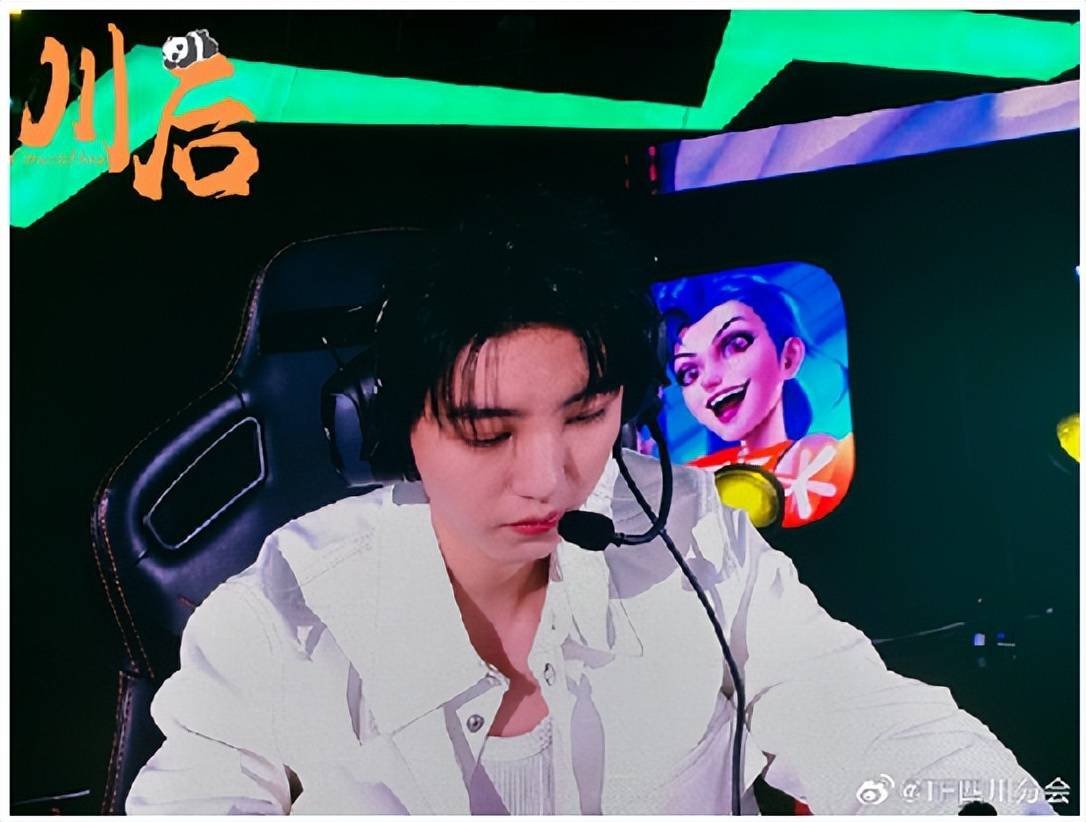 拒绝快闪！明星玩家为何选擇(zé)在LOL手遊(yóu)定居(jū)