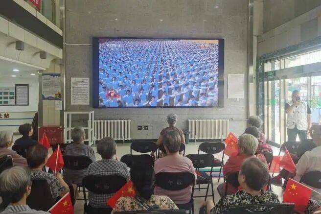 观盛世閲(yuè)兵(bīng) 燃爱国之情(qíng) 做(zuò)暖心养老人