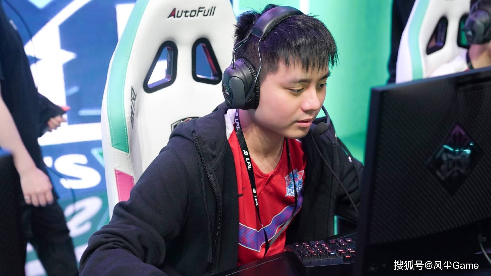 LOL全华班(bān)晋级世界赛!Karsa淚(lèi)洒赛场,FoFo:我真(zhēn)的有罪?