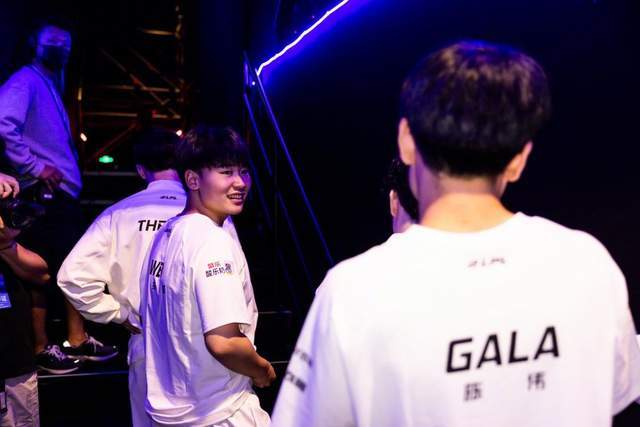 LPL登(dēng)峰組(zǔ)激(jī)戰(zhàn)正酣，iG迎戰(zhàn)TES忍界大戰(zhàn)再启，阿水(shuǐ)直面昔日队友！