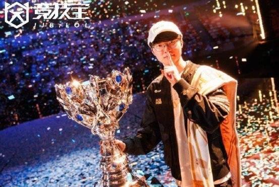 LOL-T1问鼎S15全球总决赛冠(guān)军，Faker收獲(huò)個(gè)人(rén)第六(liù)冠(guān)